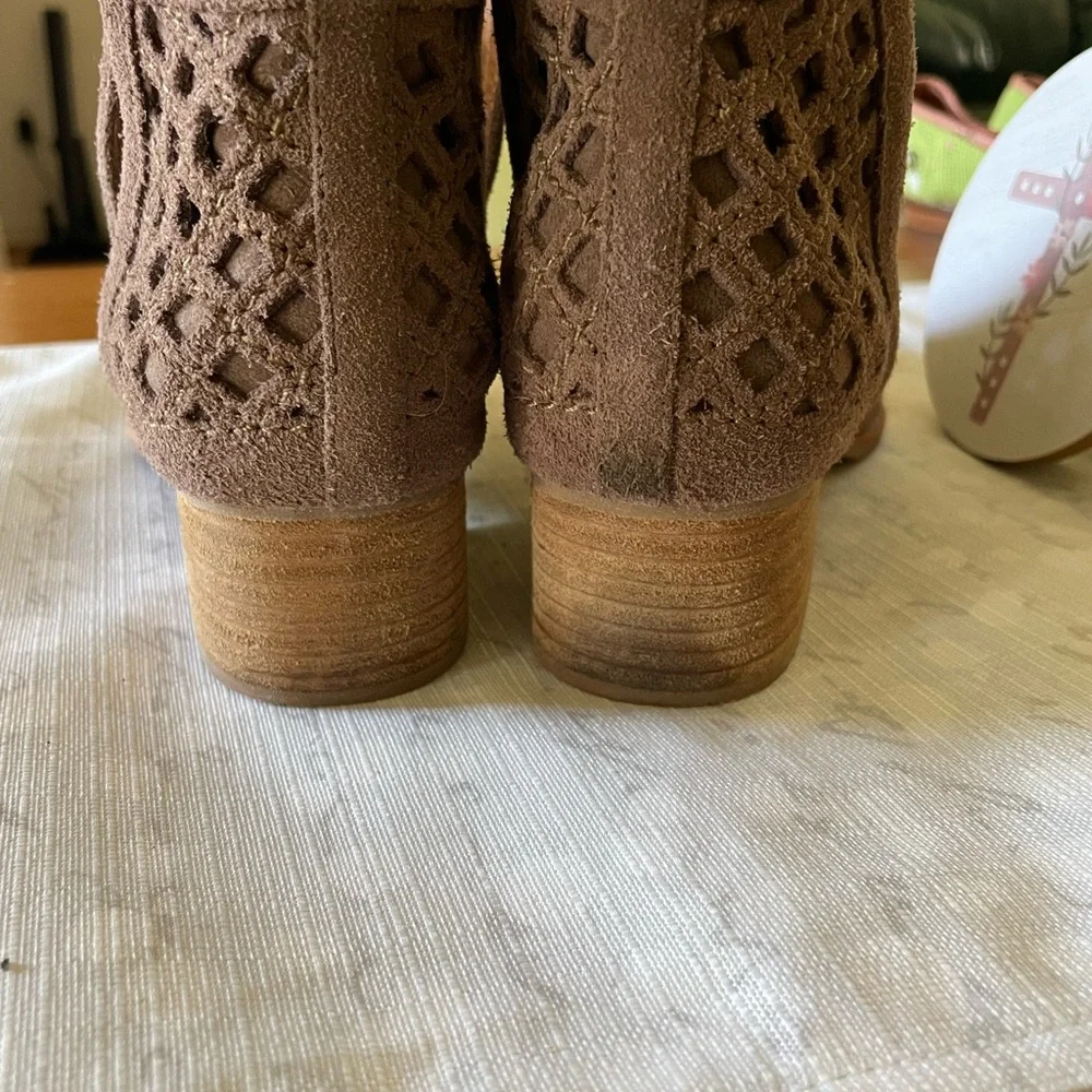 Jeffrey Campbell brown suede bootie size 7.5.
$4.99 shipping❤️ - Picture 10 of 14